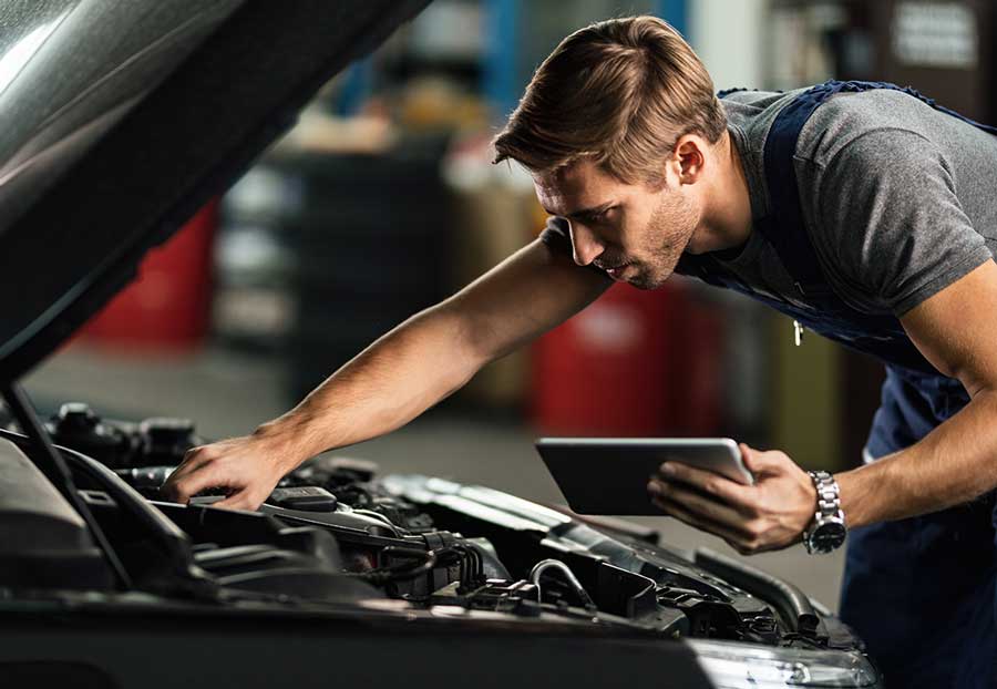 Why Professional Towing Equipment Matters: Flatbed vs. Wheel-Lift Recovery in Toledo